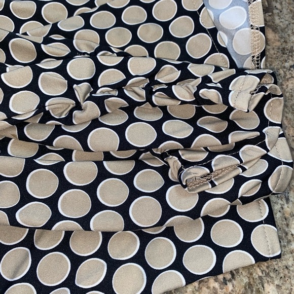 George Size XXL (20) Tan Circles Outlined in White on a Black Blouse - Picture 15 of 15